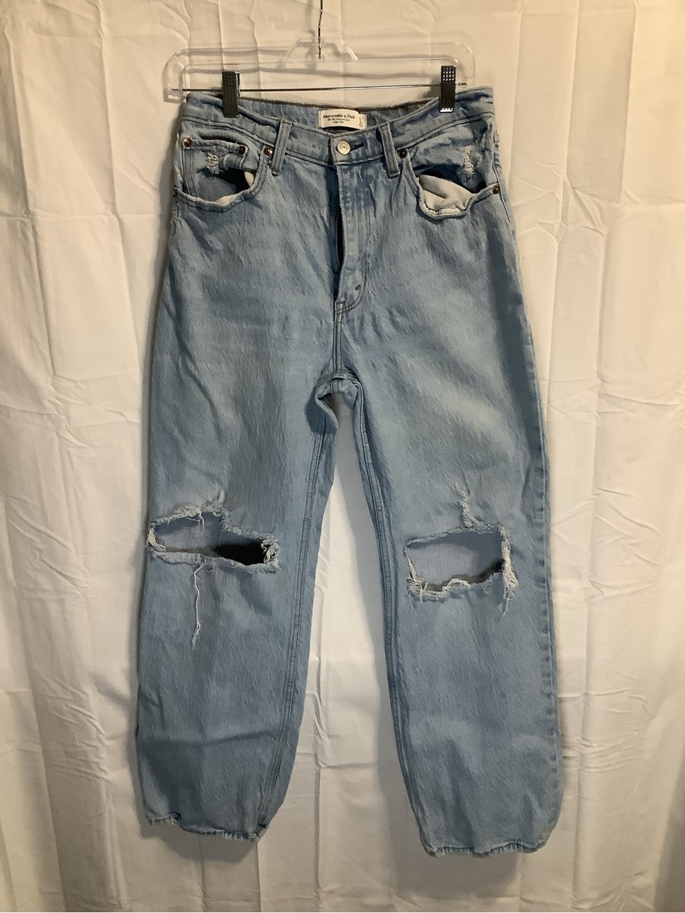 Abercrombie & Fitch Light Blue Ripped Relaxed women Jeans inseam 28